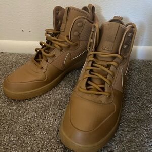 Nike Men's Brown High-Top Sneakers court borough mid winter